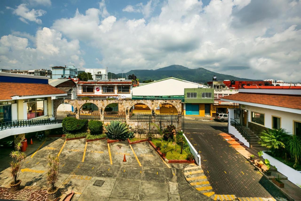 Capital O Continental Ii, Uruapan Hotel Uruapan  Kültér fotó
